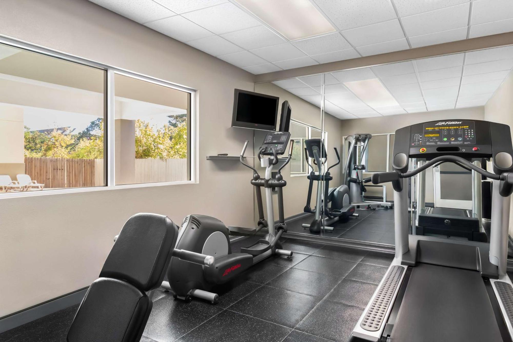 Sonesta Essential Iah Airport Jfk Boulevard - Newly Renovated Houston Exterior photo